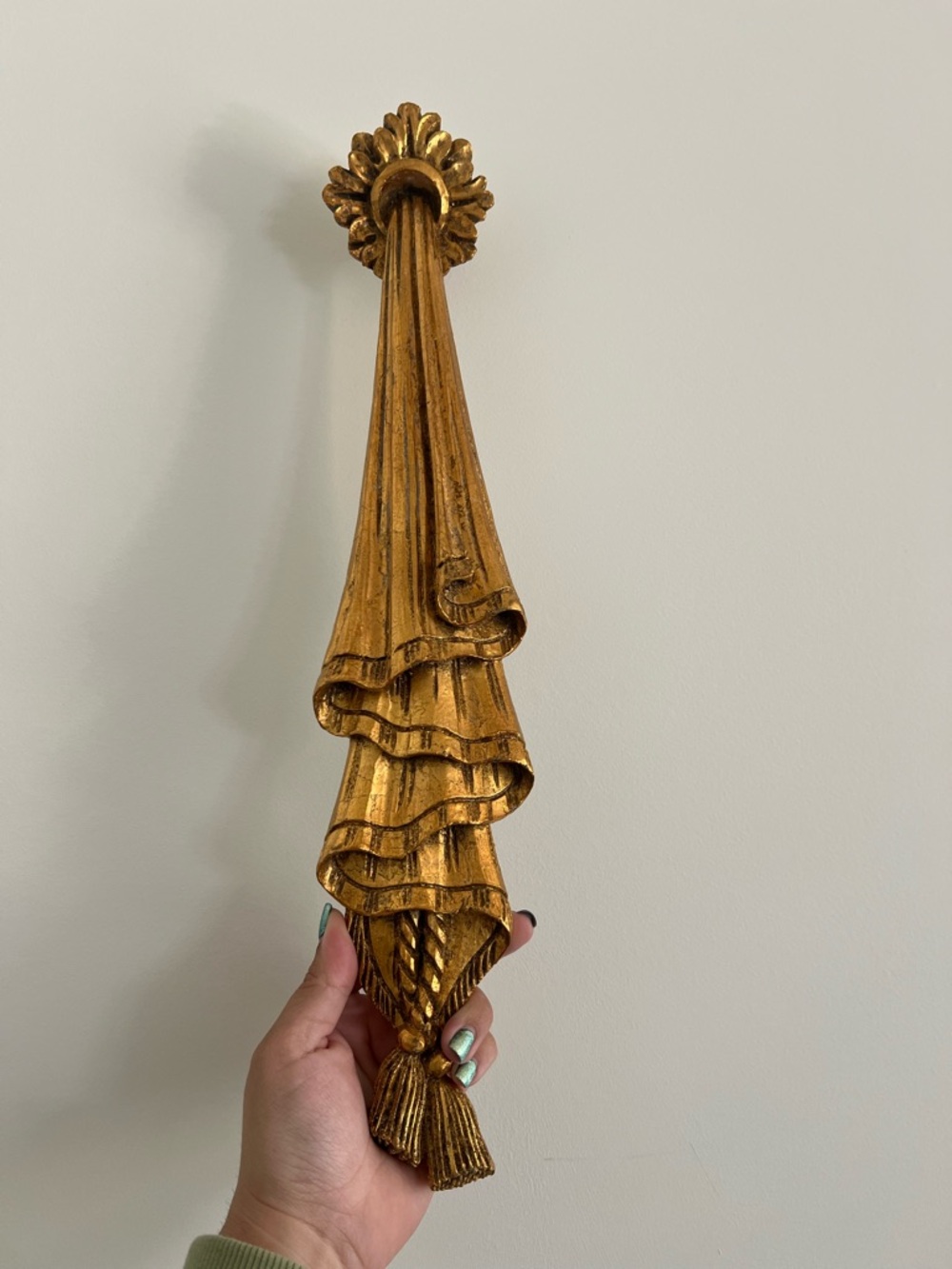 Vtg Hollywood Regency Resin Draped Fabric With Tassels ,gold Finish Wall Hang